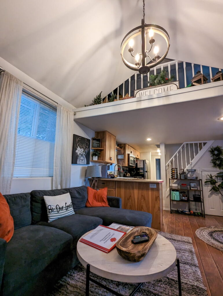 Living area of Das Tree Haus in Leavenworth, Washington